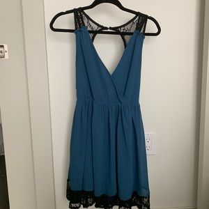 Flowy lace backless cocktail dress